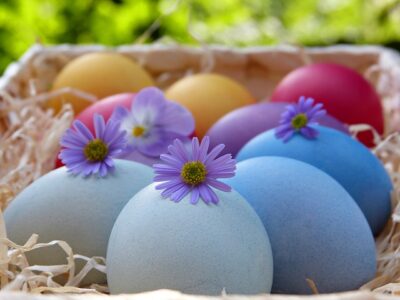 Ostergeschenke für Kinder - Eier färben - spiel-preis.de