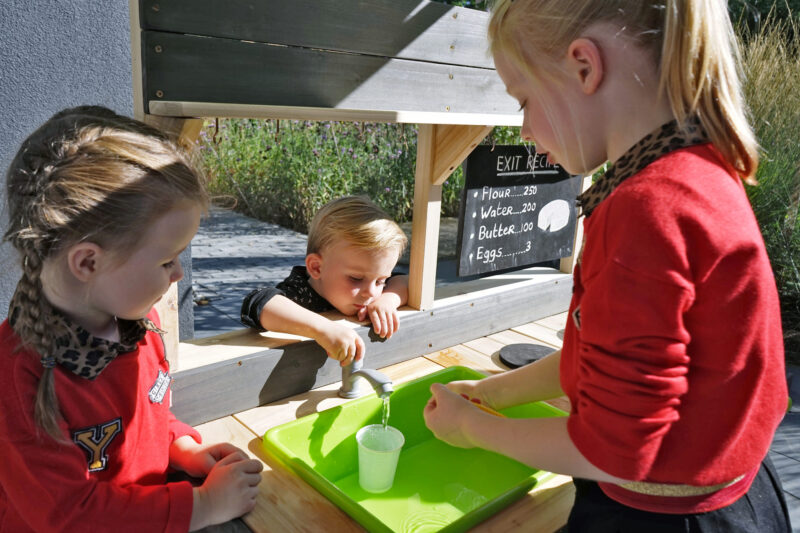 EXIT Yummy Outdoor Spielküche 300 für Kinder - Garten für Kinder gestalten - spiel-preis.de RATGEBER