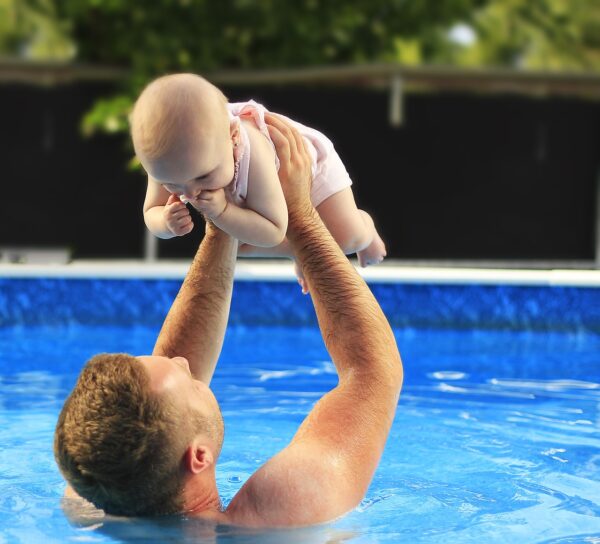 Wassergymnastik schon für Babys - RATGEBER spiel-preis.de