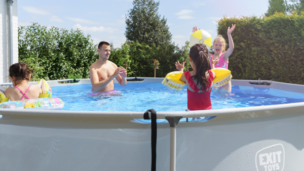 Poolpflege in der Badesaison = unbeschwerter Schwimmspaß - RATGEBER spiel-preis.de