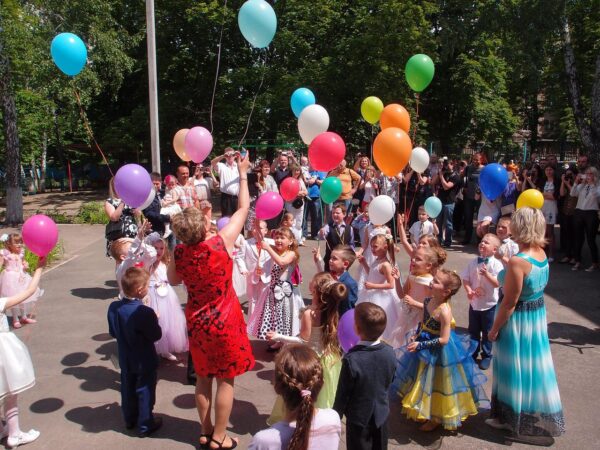 Ballons dürfen auf keiner Hochzeit fehlen - Kinderbeschäftigung - spiel-preis.de RATGEBER