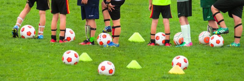 Fußball spielen - ein Sport der verbindet - Ratgeber spiel-preis.de