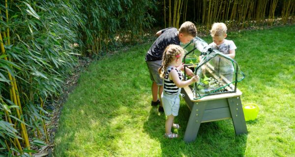 Schon mit dem passenden Gartenwerkzeug im Set - EXIT Deluxe Garten-Hochbeete für Kinder - RATGEBER spiel-preis.de