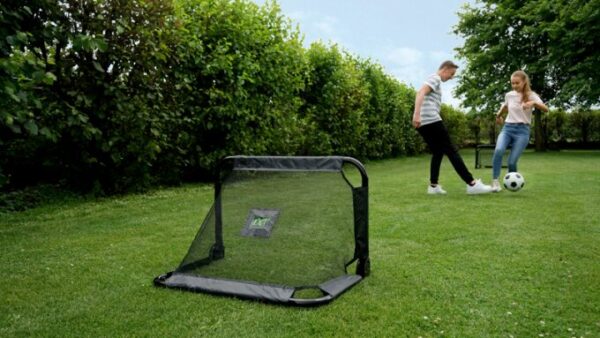 Kleine Tore sind leicht und transportierbar - Ratgeber spiel-preis.de Fußballtor im Garten