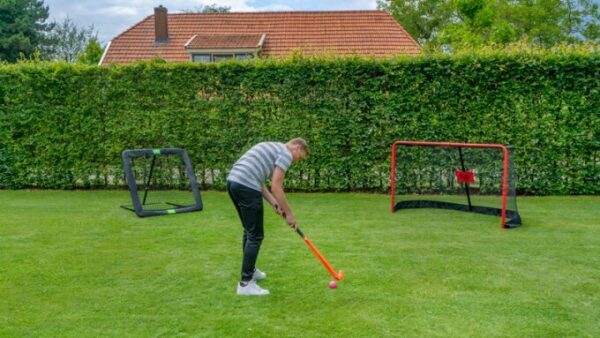 Funhockey klappt prima im Garten zuhause - Ratgeber spiel-preis.de
