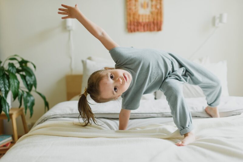 Stressfreier Alltag mit Kindern – halten Sie sich an feste Bettgehzeiten - Ratgeber spiel-preis.de